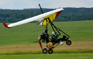 Ultraleichtflugzeug beim Start